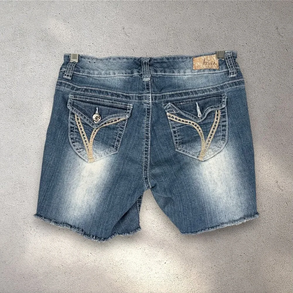 Ariya Cut-Off Shorts Juniors 9/10 Blue Dark Frayed Hem Embroidered Pockets Y2K - Picture 2 of 6